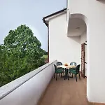 Moderno بيت ضيافة