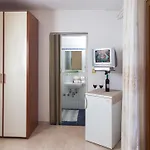 Moderno بيت ضيافة